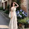 Vestido de Suspensório Estilo Férias na Praia com Babados Franceses, Vibe Praiana, Vestido Longo Fluido com um Visual Elegante e Feminino