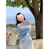 Blusa de Tricô Azul Manga Longa Estilo Francês Ombro a Ombro Feminina Nova Coleção Outono Inverno Ajuste ao Corpo Valoriza o Corpo Blusa de Ombro a Ombro