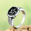 Anel masculino retro europeu e americano de aço inoxidável com estrela de cinco pontas anel de aço de titânio joias atacado fornecimento transfronteiriço