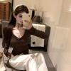 Estilo Coreano Chica Caliente Elegante Camisa Base Interior de un Solo Botón para Mujer Otoño Cuello en V Ajustado Adelgazante Versátil Top de Manga Larga