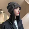 Gorro Holgado para Mujer Otoño e Invierno 2025 Nuevo Estilo Coreano Turbante Protector de Orejas Gorro para el Frío Sombrero de Punto Adelgazante con Letras Japonesas