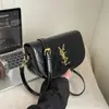 2026 Nova Moda Simples Acolchoada Bordada Ysl Bolsa de Axila Versátil Ombro Transversal Sela para Mulheres