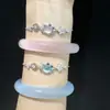 Pulsera de Hello Kitty, estilo nuevo, diseño hueco, linda e inocente. Pulseras incrustadas exquisitas y de alta gama al por mayor.