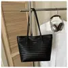 Bolso Tote de Lujo Ligero Elegante Gran Capacidad Bolso de Mano de Moda de Gama Alta Bolso de Hombro Casual para el Trabajo Moderno