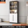 Exibindo miniaturas em uma estante de sala de estar, uma estante de parede de luxo integrado com portas de vidro e tampo à prova de poeira, servindo também como um armário de vinhos para casa