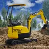 Excavadora Pequeña Tipo 16, Máquina Mini Gancho Tipo Oruga para Uso en Sitios de Construcción Estrechos para Operaciones Agrícolas y Forestales