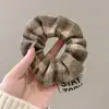 Goma para el pelo floral marrón, elegante y a la moda, con diseño de cuadros para mujer, nuevo estilo 2026, accesorio para el pelo de tela de alta calidad