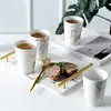 Conjunto de xícaras de cerâmica com padrão de mármore dourado estilo nórdico, conjunto criativo de copos para água, conjunto de copos de água de luxo leve, conjunto de copos para uso doméstico com bandeja