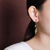 Yilu plata S925 plata esterlina chapado en oro jade de Hetian jade retro elegante aretes de botón de hoja de bambú moda nacional aretes estilo antiguo