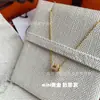 Colar Aijia H Feminino Esmalte Letra V Corrente de Clavícula Dourada Pingente Mini Grande Elegante Alto Padrão Acessível Luxo Estilo Versátil