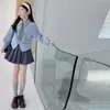 Traje de Chaleco de Cuero de Otoño para Niñas 2026 Nuevo Atuendo de Otoño Elegante y Chic para Bebés Niños Conjunto Casual de Tres Piezas