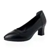 Zapatos de mamá, cómodos, suela blanda, planos de cuero suave para mujer, Otoño 2026, Nuevo estilo, Zapatos de cuero para mujer de mediana edad, Tacón de grosor medio, Zapatos para mujer