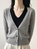 Camiseta de Manga Larga con Cuello Halter Falsa de Dos Piezas para Mujer, Nuevo Diseño de Otoño con Apariencia Única y Hermosa, Top de Punto Muy Atractivo 10192