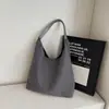 Bolsa de Veludo Grande Capacidade Feminina 2025 Nova Ins Bolsa de Ombro Único Moda Bolsa Tote para o Dia a Dia