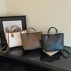 Bolso tote casual retro de gran capacidad, nuevo, moda 2026, simple, para ir al trabajo, vintage, de un solo hombro, para mujer