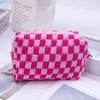 Nuevo Estuche de Lápices de Aspecto Elegante y Sencillo con Diseño de Tablero de Ajedrez de Amazon, Bolsa de Cosméticos Tejida con Bloques de Color con Diseño de Tablero de Ajedrez al por Mayor