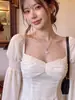 Blusa de gasa para mujer con cuello cuadrado, volantes, mangas acampanadas y dobladillo con volantes, un estilo popular de otoño con un diseño suave y elegante, y un corte favorecedor.