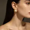 Brincos de Pérola com Florais Retrô Vintage Francês Leve Luxo High-End Versátil Brincos de Tarraxa para Mulheres