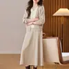 [Hengjia Jhc] Novo Conjunto de Duas Peças da Moda Outono/Inverno, Cardigan de Tricô com Gola V e Saia, Feminino e Rejuvenescedor