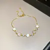 Pulseira Ajustável com Pingente de Flor de Zircônia em Acetato Estilo Elegante Europeu e Americano Joia de Luxo Leve de Alta Qualidade para Mulheres