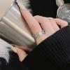 Anillo de apertura único con incrustaciones de circonita de lujo, ligero y de diseño único, estilo frío para mujer, exquisita joyería de moda.