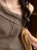 Nuevo Collar Colgante de Resina Estilo Étnico Chino Marrón Retro para Mujer Lanyard Cadena de Clavícula Accesorios Nuevo Estilo 2026