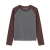 Camiseta de manga larga transpirable elástica con cuello redondo, manga raglán y bloques de color, estilo retro americano 13184