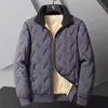 Casaco de inverno transfronteiriço para homens, forrado com fleece, à prova de vento, jaqueta de algodão espessada, corte solto, tamanho grande, gola alta, casaco de algodão quente para homens