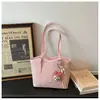 La popular bolsa tote versátil de color block de este año es un modelo nuevo para mujer de gran capacidad 2026, un bolso de hombro y axila moderno y a la moda.