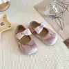 Sapatos de Princesa da Moda e Elegantes Estilo Coreano para Meninas Primavera e Outono 2026 Novos Sapatos de Couro Infantis Macios com Laço de Veludo Fofo