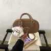 Bolso Moderno con Estampado de Oso para Mujer 2026 Nuevo Ins Sensación de Alta Gama Colgante de Oso Bolso de Hombro Cruzado Bolso de Mano