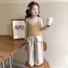Conjunto de Três Peças de Colete de Tricô para Meninas Outono 2025 Nova Roupa de Outono para Crianças Moda Conjunto para Bebê Menina Estilo Primavera e Outono