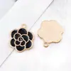 Set Mixto de 23 Accesorios para Manualidades: Bolsa de Perfume Estilo Chanel Blanco y Negro, Colgantes de Esmalte, Aretes de Aleación, Llaveros, Dijes Pequeños