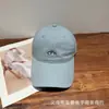 Boné de Baseball com Bordado de Letras Novo Versátil Estilo Coreano para Mulheres, Boné Casual Simples de Aba Curva para Primavera que Faz o Rosto Parecer Menor