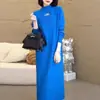 Vestido Suéter Feminino de Outono e Inverno de Comprimento Médio Acima do Joelho com Casaco, Saia Interna de Cor Pura Solta e Modeladora