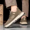 Sapatos Masculinos de Cano Baixo Primavera e Outono Novos Moda em Couro Solado Grosso Casual Sapatos Esportivos Masculinos para Exterior Resistentes ao Desgaste Tênis da Moda