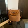 Bolso Pequeño Retro de Gama Alta para Mujer 2025 Nueva Moda Bolso Cruzado Versátil Bolso de Mano Súper Popular Bolso Cubo