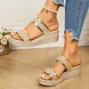 0 Sandálias de Salto Alto com Solado Grosso Tamanho Grande 51 Femininas Novas Elegantes de Comércio Exterior Sandálias Transfronteiriças Salto Plataforma Y Moda Dourado Metálico Estilo Europeu e Americano