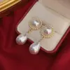 Pendientes de Perlas de Imitación Estilo Barroco de Gama Alta Pendientes de Diamantes Destellantes con Lazo de Nicho Lujo Accesible Pendientes Nuevo Estilo Caliente 2025