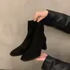 Botines de tacón alto estilo coreano, botines tipo Dr. Martens de gamuza, zapatos de mujer, nueva colección otoño/invierno 2025, forrados de felpa, punta cuadrada, botines cortos ajustados