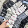 Calcetines holgados de estilo coreano para Otoño e Invierno, con rayas, bloques de color, etiqueta de gato linda, Calcetines sin costuras para mujer a rayas simples y con bloques de color