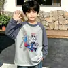 Camiseta de manga larga 100% algodón para niño, colección de primavera y otoño, diseño color block, cuello redondo, estilo nuevo para principios de otoño, mangas largas raglán