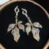 Resplandor de Hoja Dorada~Aretes de Zirconia Chapados en Oro Real de 18K con Forma de Abanico Aretes de Metal Estilo Europeo y Americano con Sentido de Diseño