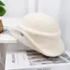 Sombrero pequeño de color liso estilo francés, elegante y sofisticado, sombrero estilo Hepburn para mujer, sombrero de invierno de alta calidad a la moda con ala hacia arriba