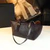 Bolsa Cesta Tecida de Couro para Mulheres, Nova Moda 2026 Bolsa de Mão, Bolsa de Ombro Versátil, Bolsa de Braço, Bolsa de Mãe
