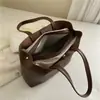 Nueva bolsa de mano grande para commuters transfronterizos para mujer, bolso de hombro casual de cuero suave, bolso simple estilo coreano para mamá