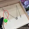 Bao Ge Jia Cadena para Clavícula Mini Collar de Diamantes con Borde Cero Resortes Artesanía de Precisión CNC Nuevo Festival Qixi Chapado Grueso en Oro de 18 Quilates e Incrustado con Diamantes