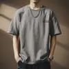 Camiseta Masculina de Manga Curta Lavada com Enzimas Estilo Retro Americano de Alta Qualidade, Top Soltinho com Bordado de Letras para Outono