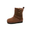 Botas femininas 2026 novo estilo de inverno, com forro de fleece e curtas mais grossas, botas de neve quentes para bebês, sapatos grandes de algodão para crianças