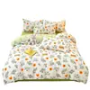 Juego de Ropa de Cama de Cuatro Piezas 2025 Nuevo Estilo Juego de Sábana y Funda Nórdica de Tres Piezas para Dormitorio de Estudiante Cama Individual, Adecuado para Todas las Estaciones, Venta al por Mayor